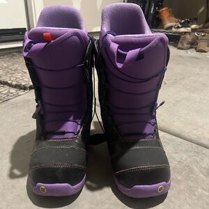 Burton Women's Purple and Black Snowboarding Boots